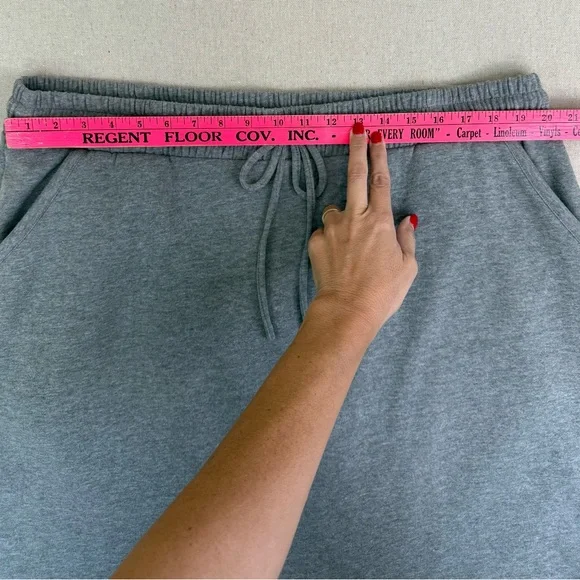 SK100 NWT Torrid Heather Gray Sweatshirt Material Skirt - Picture 6 of 7